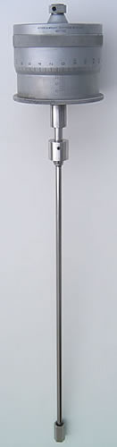 Micrometer head and extension rod system for the insitu calibration of the PvT Apparatus LVDT.